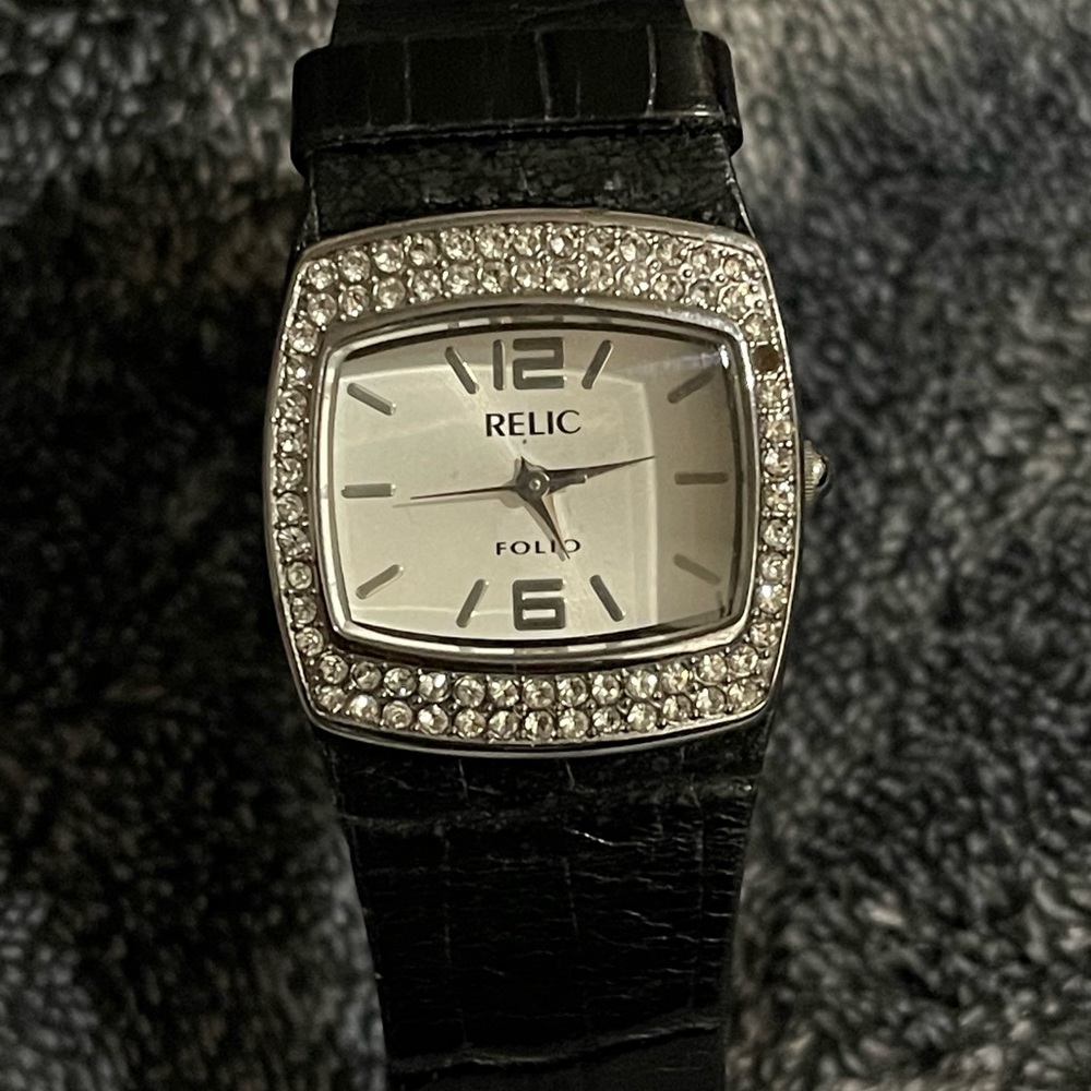 Relic Folio Watch Crystal Accent Black Embossed
Leather Band